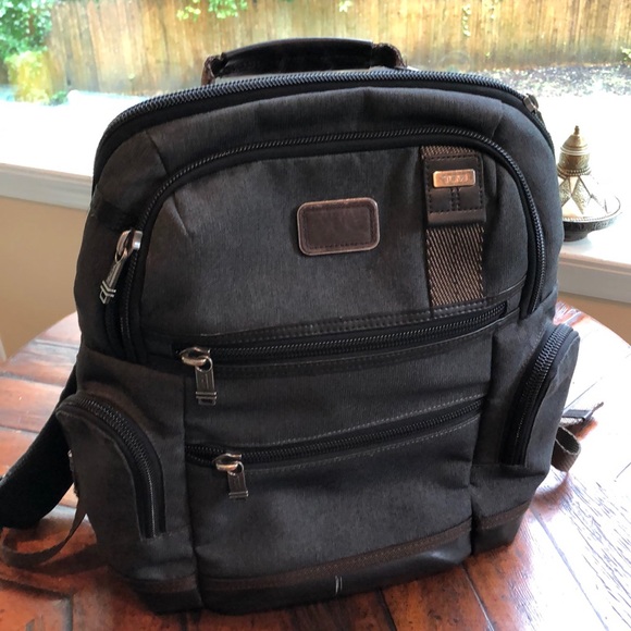 tumi slim solutions backpack